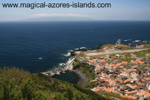 Vila Novo do Corvo with Flores in the background